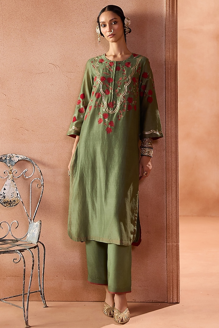 Green Silk Chanderi Dori Embroidered Kurta Set by Devnaagri at Pernia's Pop Up Shop