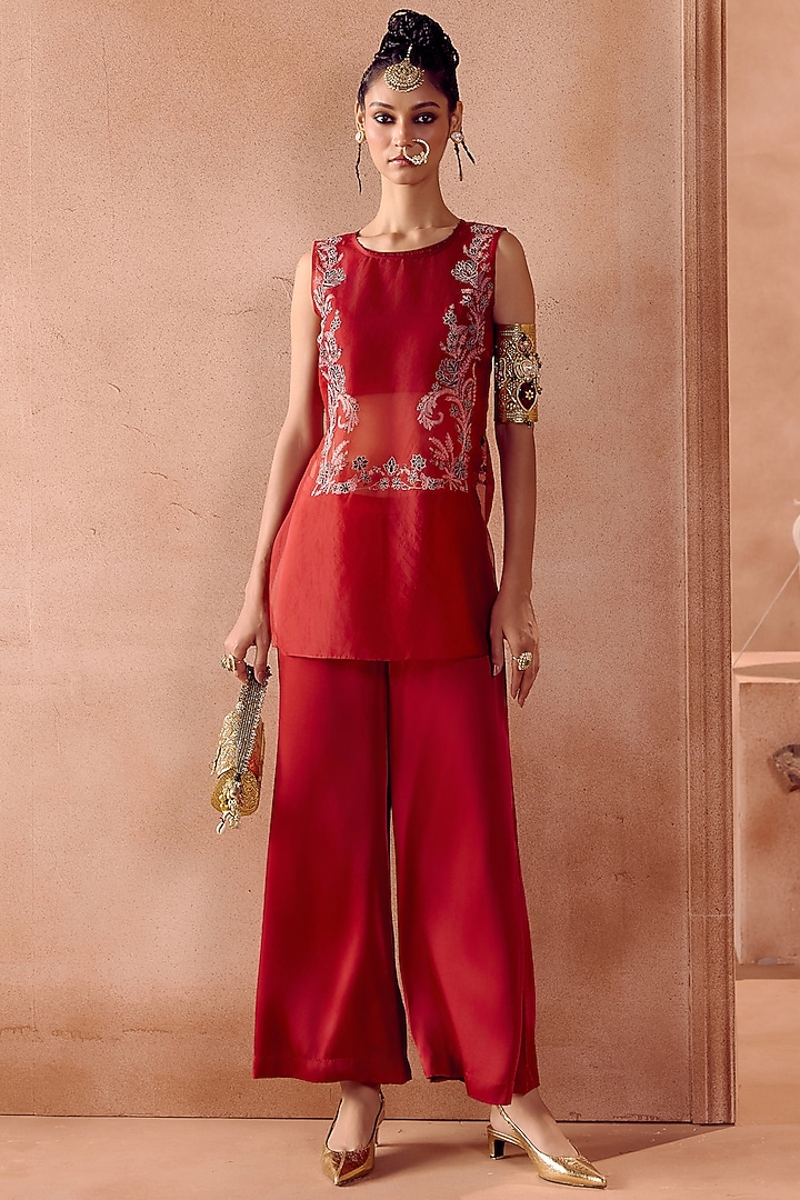 Maroon Silk Organza Dori Embroidered Short Kurta Set by Devnaagri at Pernia's Pop Up Shop