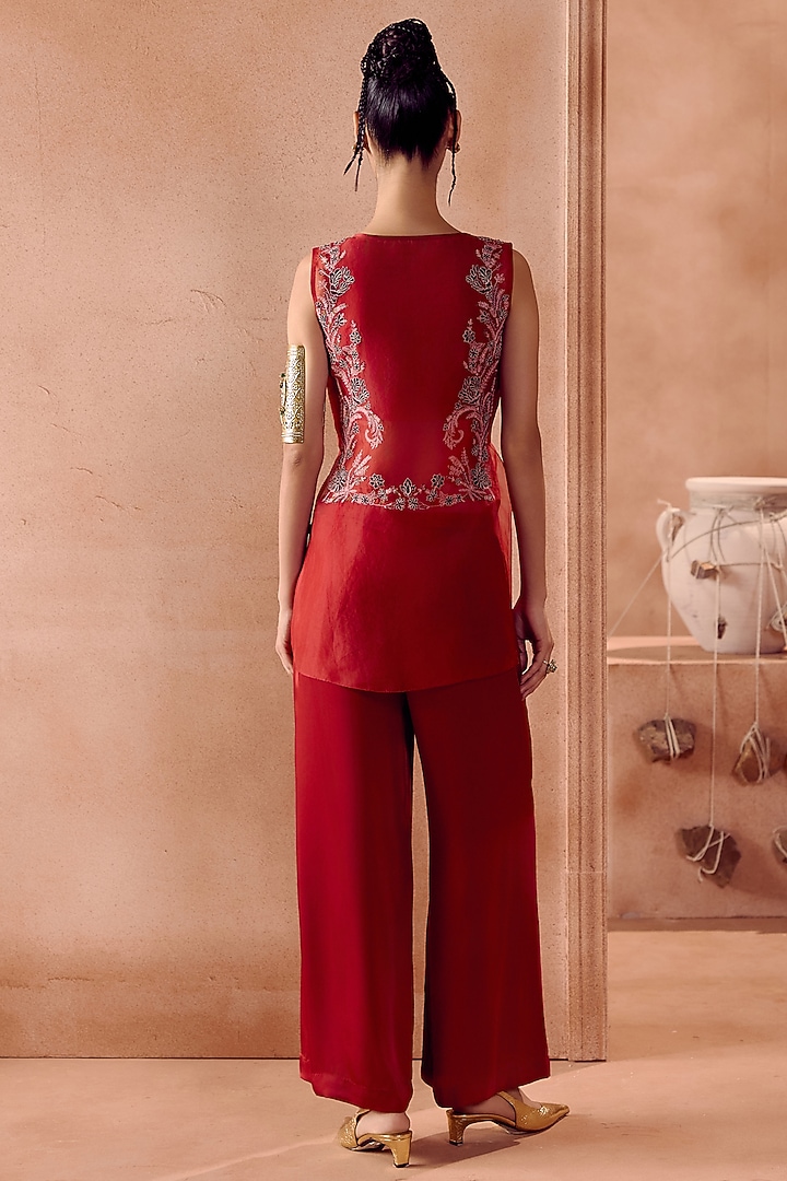 Maroon Silk Organza Dori Embroidered Short Kurta Set by Devnaagri at Pernia's Pop Up Shop