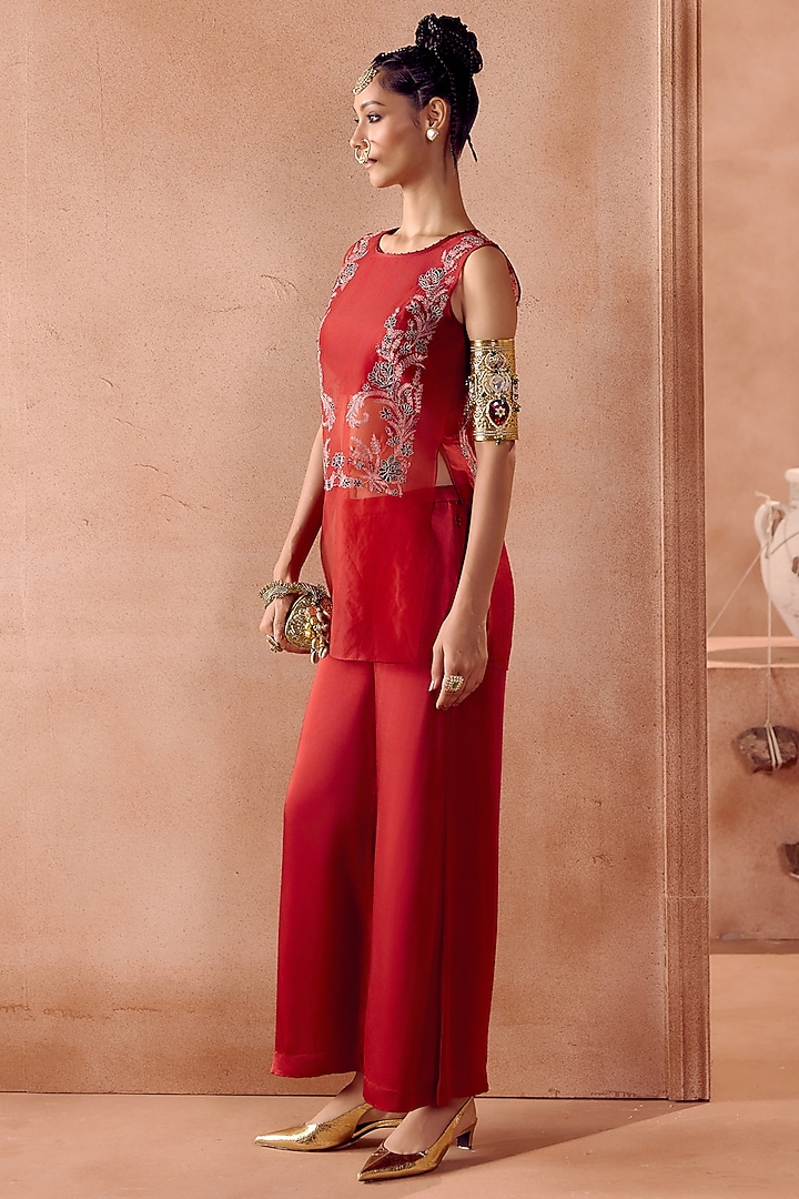 Maroon Silk Organza Dori Embroidered Short Kurta Set by Devnaagri at Pernia's Pop Up Shop