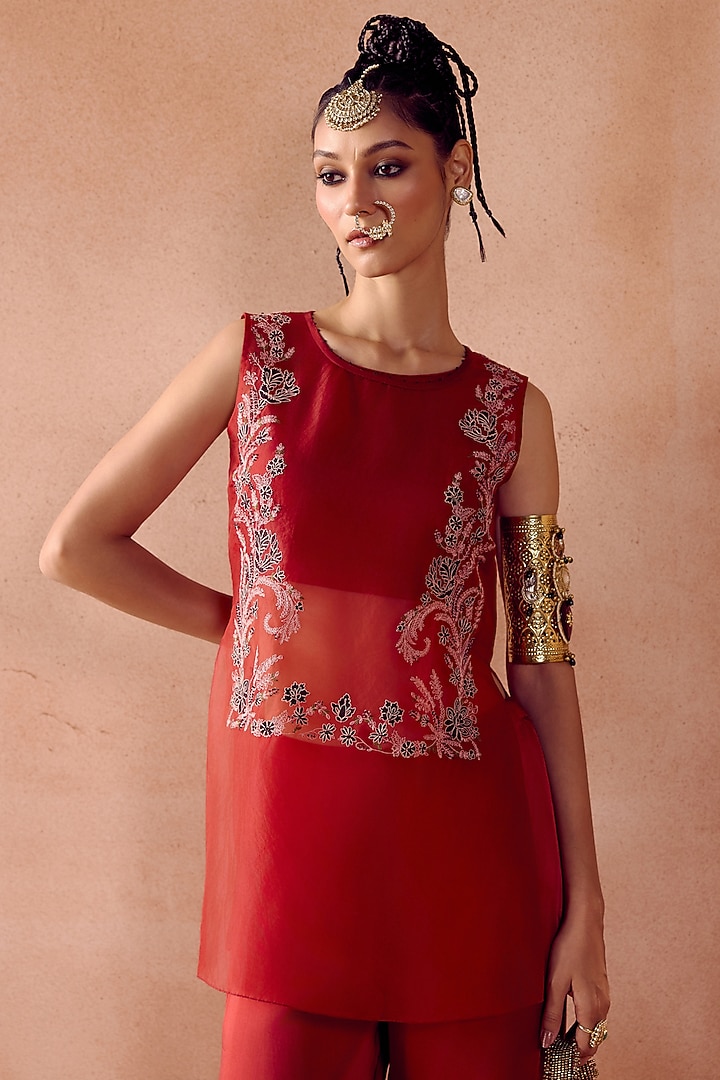Maroon Silk Organza Dori Embroidered Short Kurta Set by Devnaagri at Pernia's Pop Up Shop