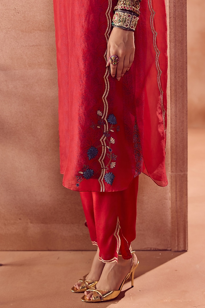 Maroon Silk Organza & Printed Muslin Kaftan Set by Devnaagri at Pernia's Pop Up Shop