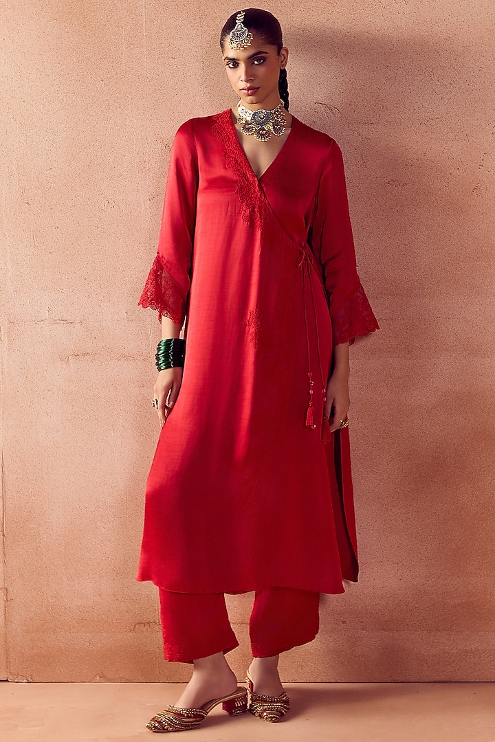 Red Raw Silk Satin Dori Embroidered Kurta Set by Devnaagri at Pernia's Pop Up Shop