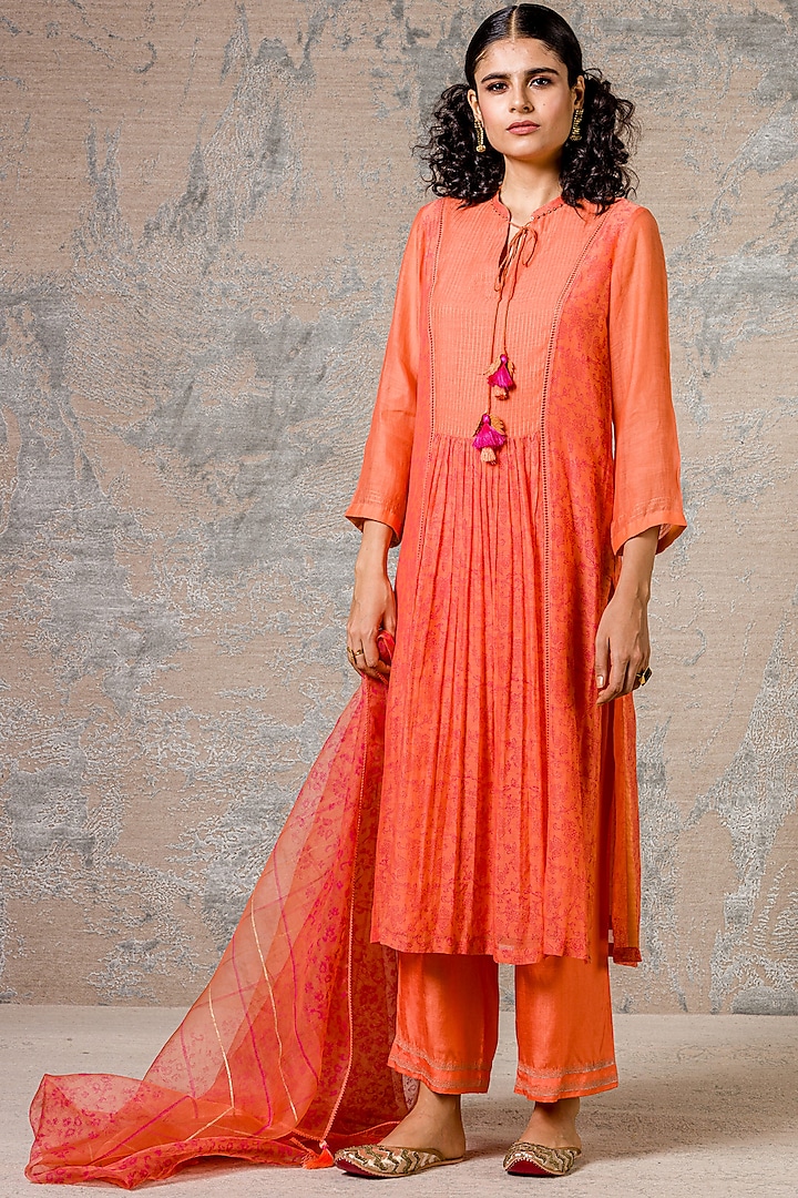 Orange Kurta Set With Zari Detailing by Devnaagri