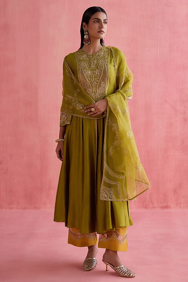 Green Silk Chanderi Dabka Embellished Kurta Set by Devnaagri at Pernia's Pop Up Shop