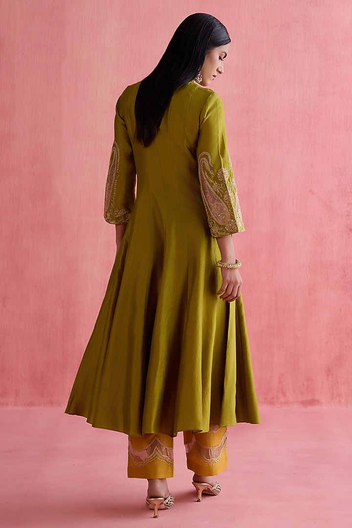 Green Silk Chanderi Dabka Embellished Kurta Set by Devnaagri at Pernia's Pop Up Shop
