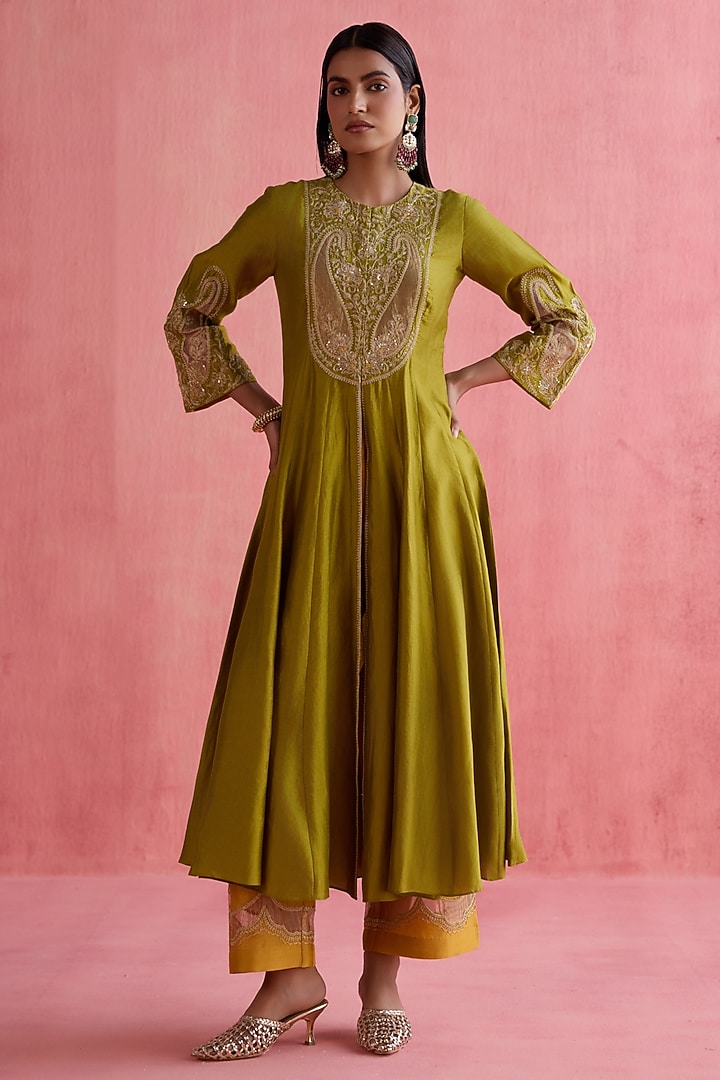 Green Silk Chanderi Dabka Embellished Kurta Set by Devnaagri at Pernia's Pop Up Shop