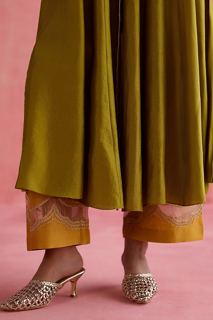 Green Silk Chanderi Dabka Embellished Kurta Set by Devnaagri at Pernia's Pop Up Shop