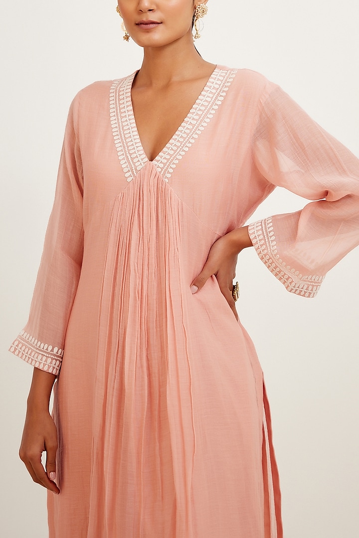 Blush Pink Embroidered Kurta Set by Devnaagri at Pernia's Pop Up Shop