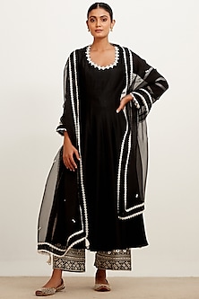 product-color-Black