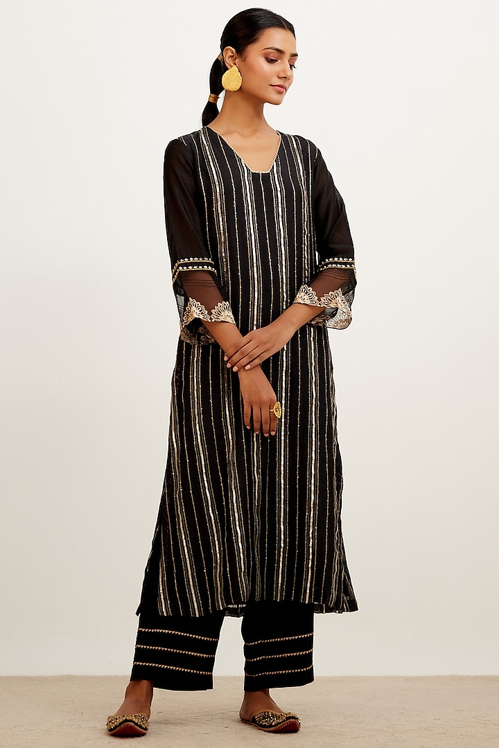 Black Zari Embellished Kurta Set by Devnaagri at Pernia's Pop Up Shop