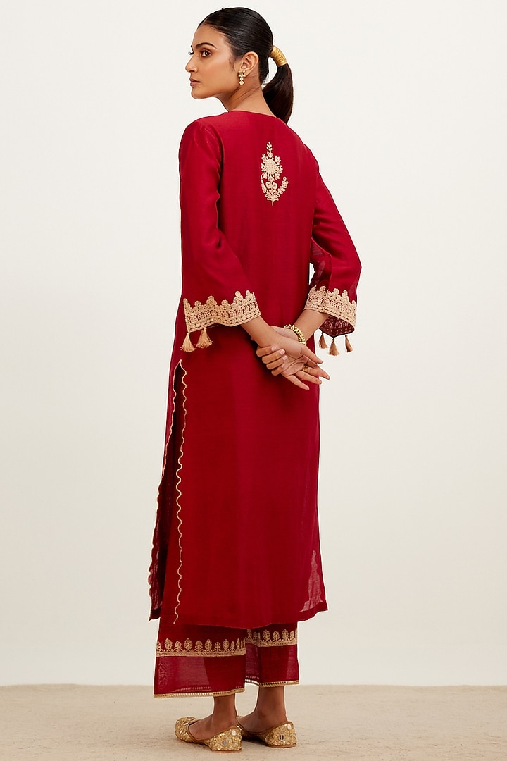 Maroon Chanderi Embroidered Kurta Set by Devnaagri at Pernia's Pop Up Shop