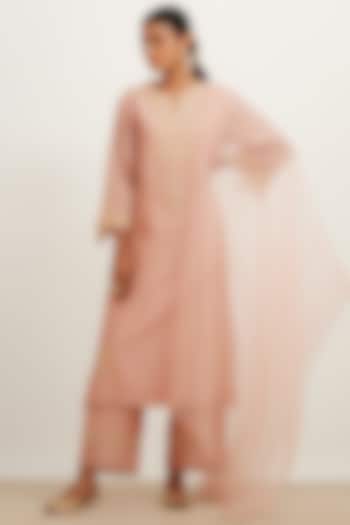 Rose Pink Chanderi Embroidered Kurta Set by Devnaagri at Pernia's Pop Up Shop