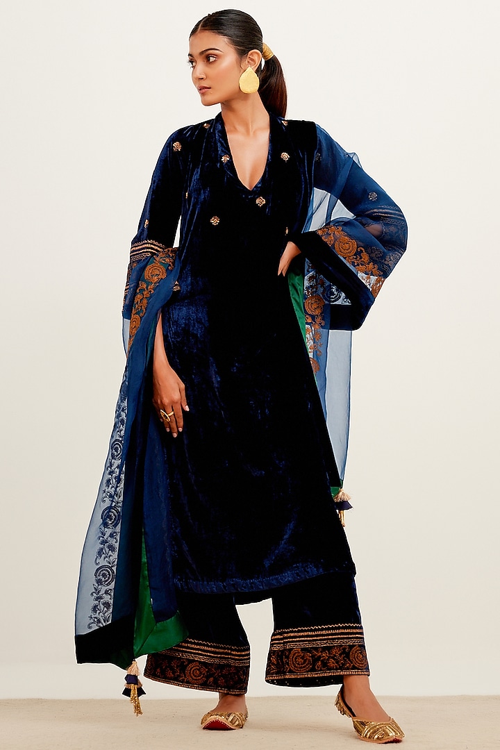 Navy Blue Velvet Embroidered Kurta Set by Devnaagri at Pernia's Pop Up Shop