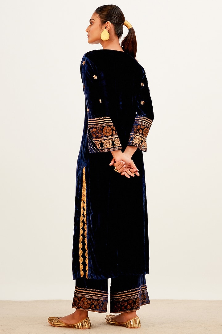 Navy Blue Velvet Embroidered Kurta Set by Devnaagri at Pernia's Pop Up Shop