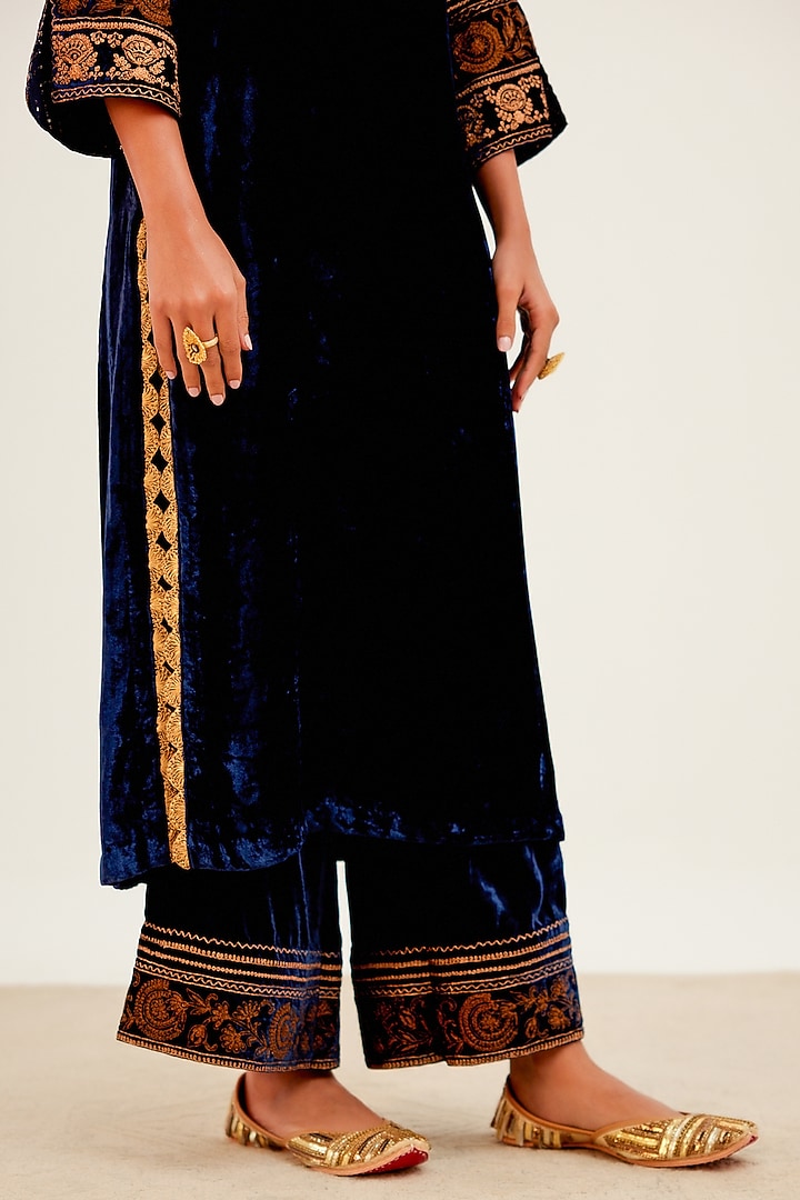 Navy Blue Velvet Embroidered Kurta Set by Devnaagri at Pernia's Pop Up Shop