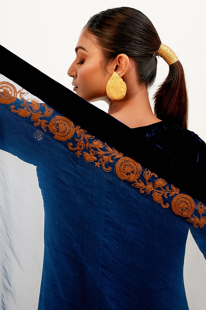 Navy Blue Velvet Embroidered Kurta Set by Devnaagri at Pernia's Pop Up Shop