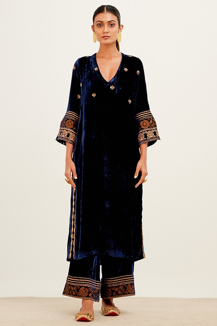 Navy Blue Velvet Embroidered Kurta Set by Devnaagri at Pernia's Pop Up Shop