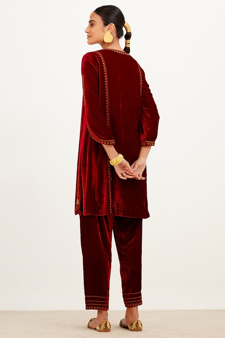 Maroon Velvet Embroidered Kurta Set by Devnaagri at Pernia's Pop Up Shop