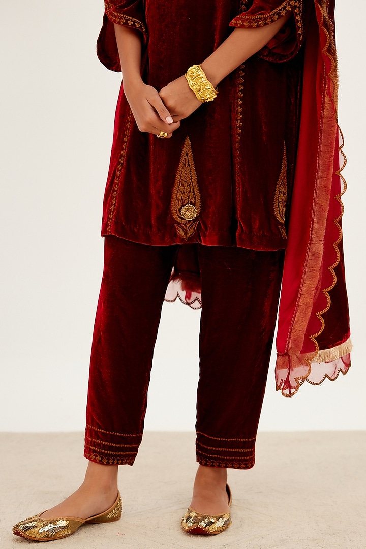 Maroon Velvet Embroidered Kurta Set by Devnaagri at Pernia's Pop Up Shop