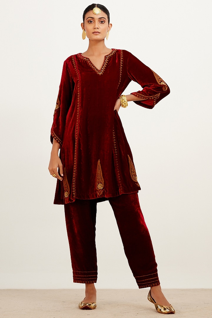 Maroon Velvet Embroidered Kurta Set by Devnaagri at Pernia's Pop Up Shop