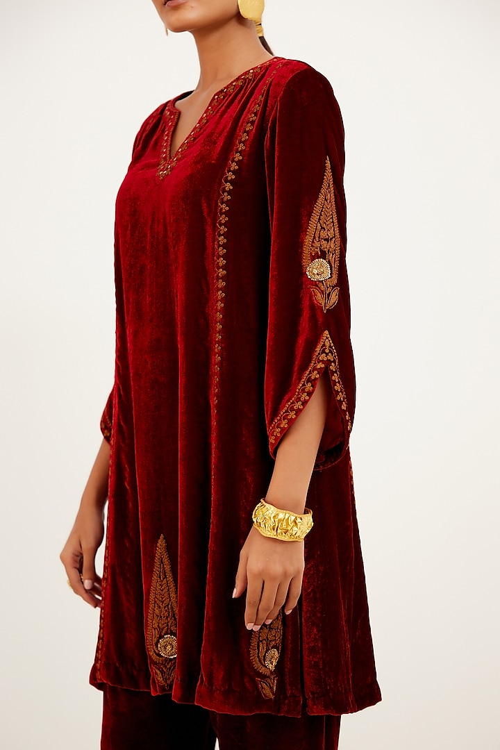 Luxury Maroon Velvet Floral Embroidered Kurti Set for Women – Festive Wear Outfit