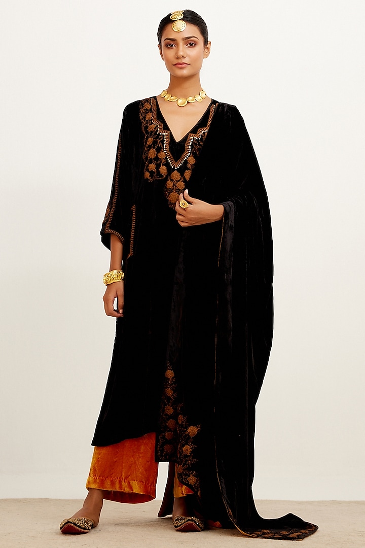 Black Velvet Embroidered Kurta Set by Devnaagri