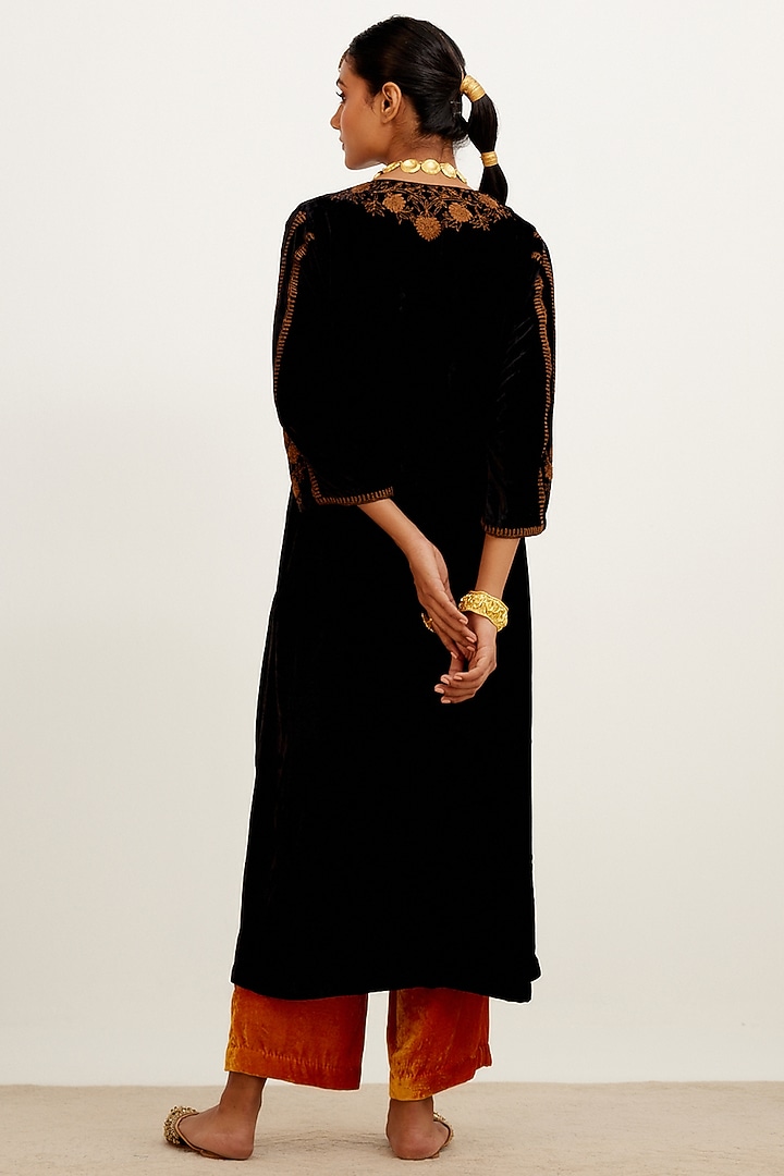 Black Velvet Embroidered Kurta Set by Devnaagri at Pernia's Pop Up Shop