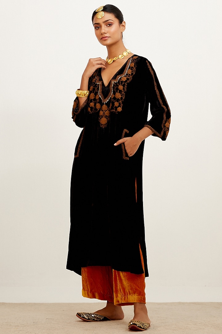 Black Velvet Embroidered Kurta Set by Devnaagri at Pernia's Pop Up Shop