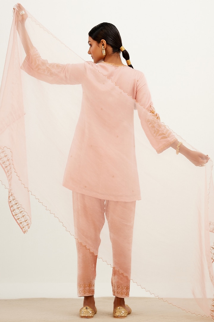 Blush Pink Embroidered Kurta Set by Devnaagri at Pernia's Pop Up Shop
