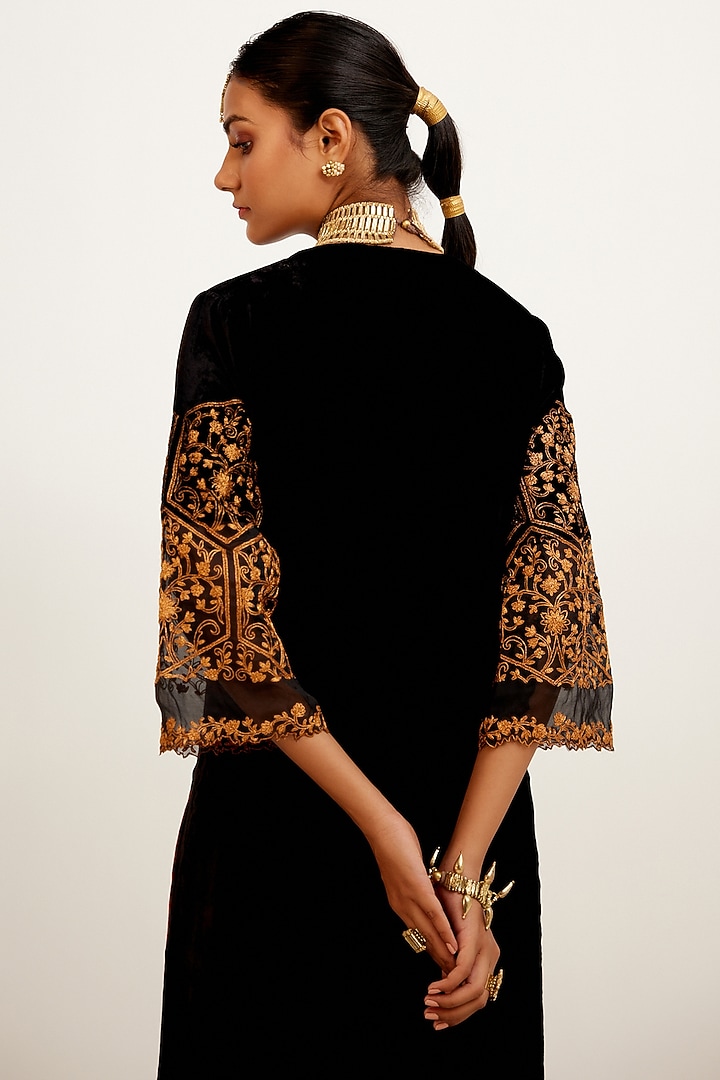 Black Velvet Embroidered Kurta Set by Devnaagri at Pernia's Pop Up Shop