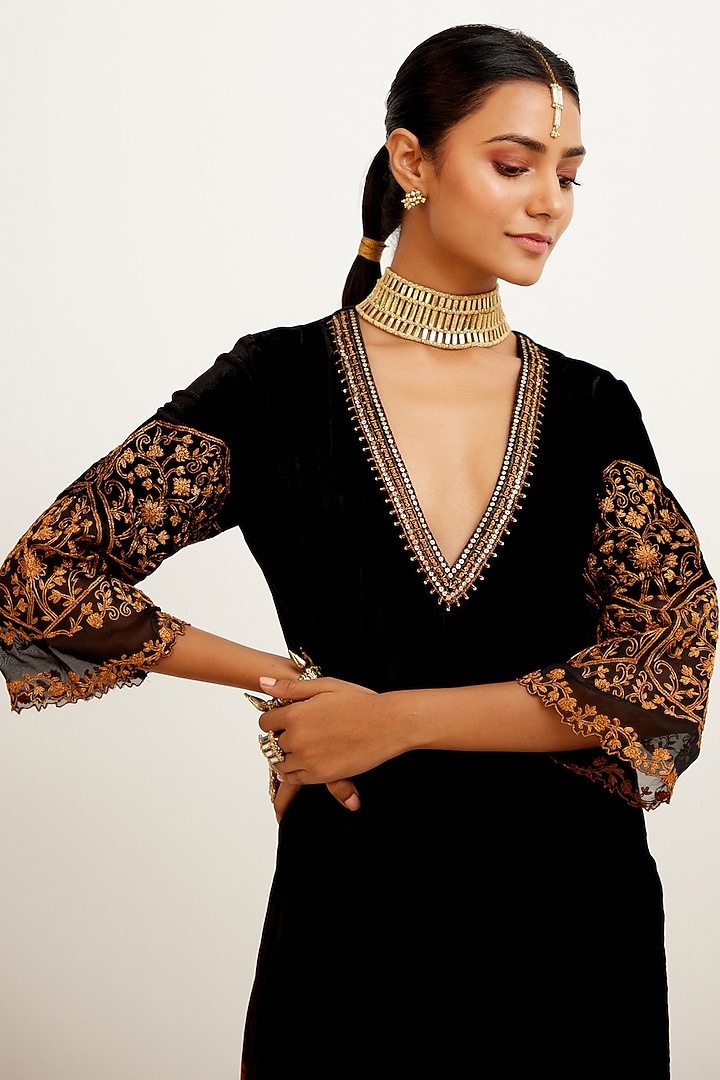 Black Velvet Embroidered Kurta Set by Devnaagri at Pernia's Pop Up Shop