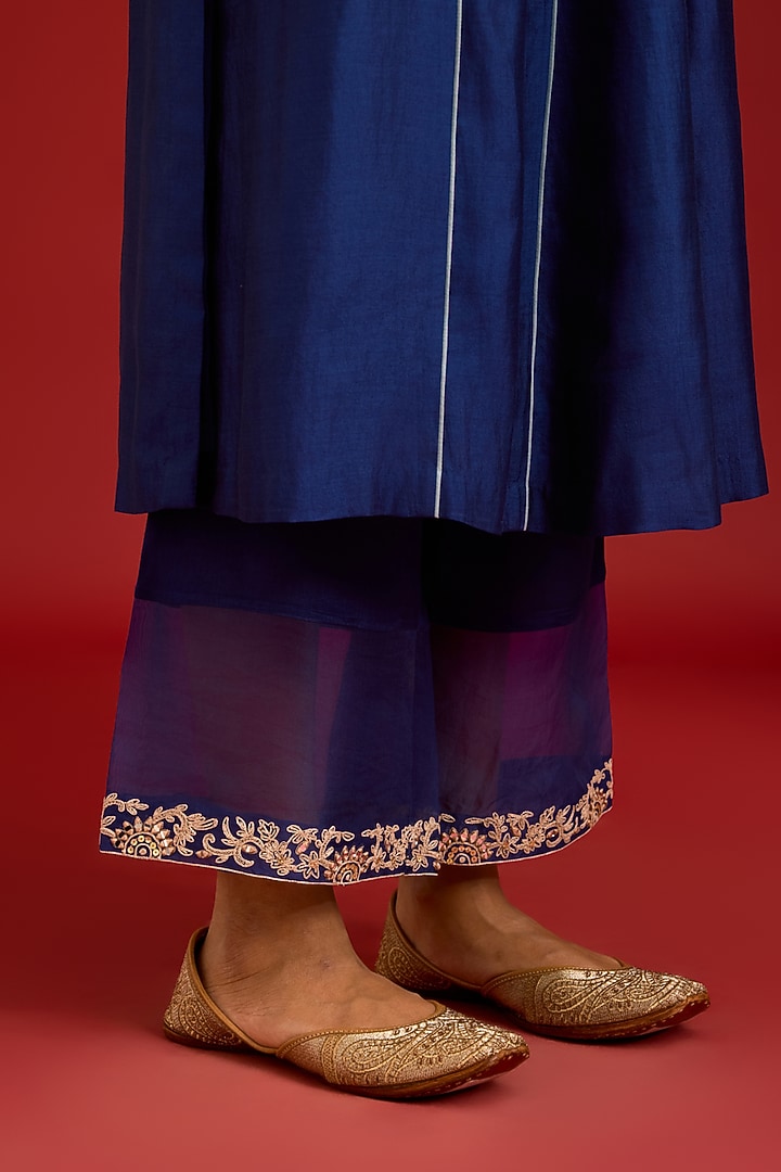 Navy Blue Chiniya Silk Mirror Embroidered Kurta Set by Devnaagri at Pernia's Pop Up Shop