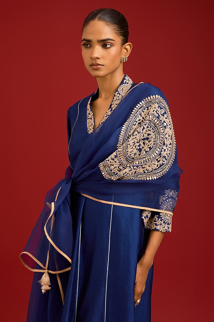 Navy Blue Chiniya Silk Mirror Embroidered Kurta Set by Devnaagri at Pernia's Pop Up Shop
