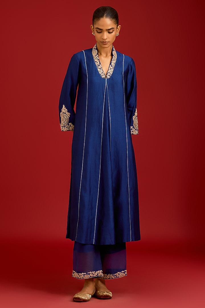 Navy Blue Chiniya Silk Mirror Embroidered Kurta Set by Devnaagri at Pernia's Pop Up Shop