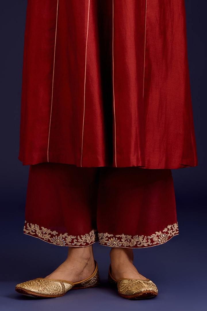 Rust Chiniya Silk Mirror Embroidered Kurta Set by Devnaagri at Pernia's Pop Up Shop