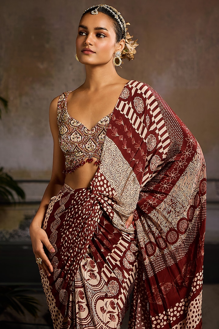 Maroon Crepe Leaf Printed Skirt Wedding Saree Set by DiyaRajvvir at Pernia's Pop Up Shop