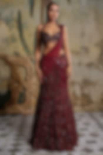 Maroon Tulle Abstract Embellished Reception Saree Set by DiyaRajvvir at Pernia's Pop Up Shop