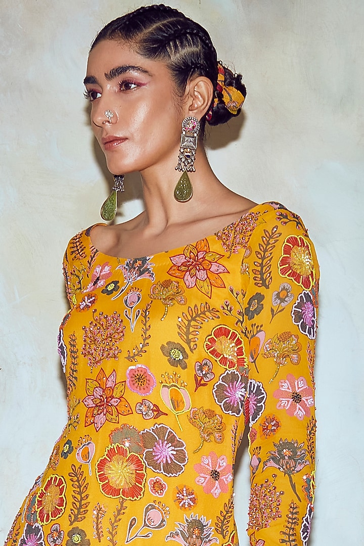 Yellow Printed Kurta Set With Bag by DiyaRajvvir at Pernia's Pop Up Shop