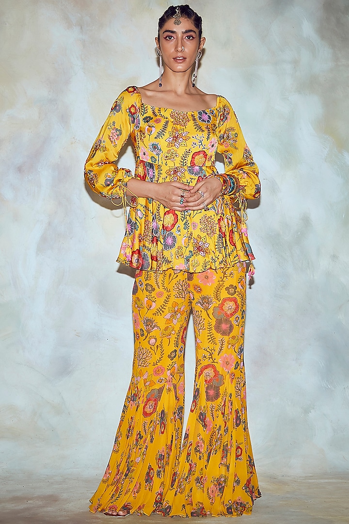 Yellow Jaal Printed Pant Set by DiyaRajvvir at Pernia's Pop Up Shop