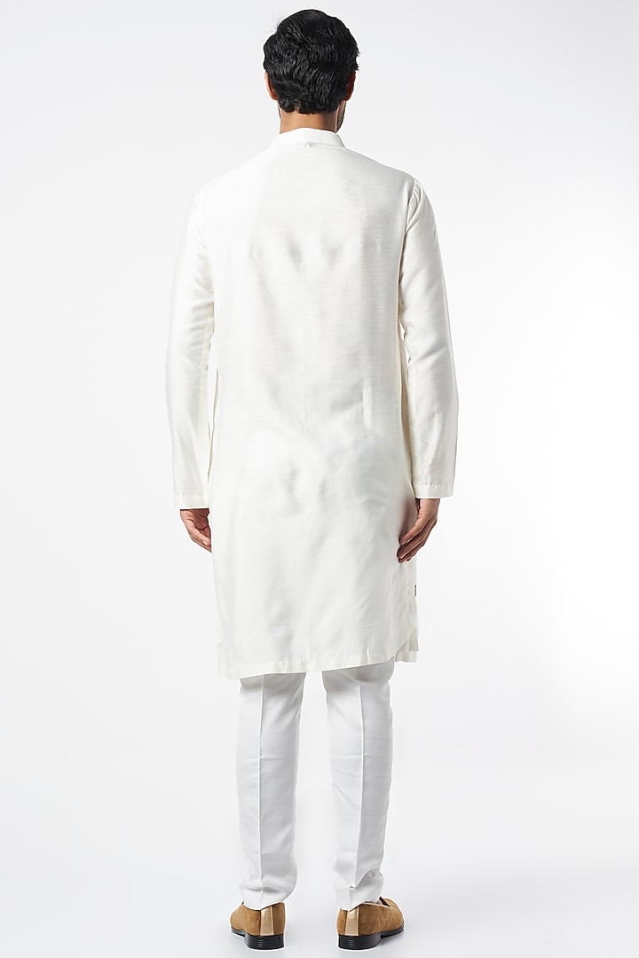 White Cotton Silk Acrylic Embroidered Kurta by DiyaRajvvir Men at Pernia's Pop Up Shop
