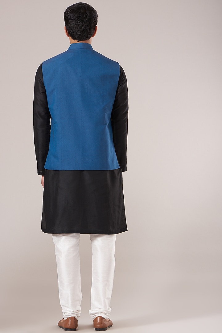 Indigo Blue Cotton Silk Acrylic Embroidered Bundi Jacket by DiyaRajvvir Men at Pernia's Pop Up Shop