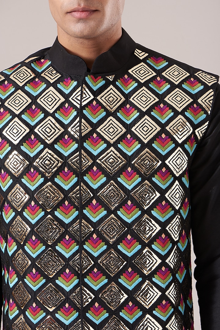 Black Cotton Silk Thread Embroidered Bundi Jacket by DiyaRajvvir Men at Pernia's Pop Up Shop