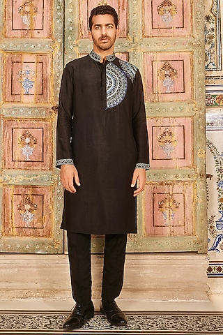 Black Dola Silk Thread & Cutdana Embroidered Kurta by DiyaRajvvir Men