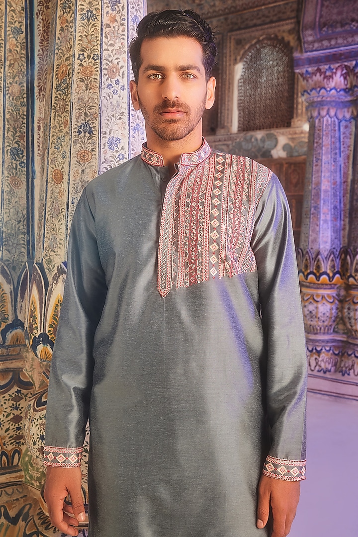Grey Cotton Silk Thread & Cutdana Embroidered Kurta by DiyaRajvvir Men at Pernia's Pop Up Shop