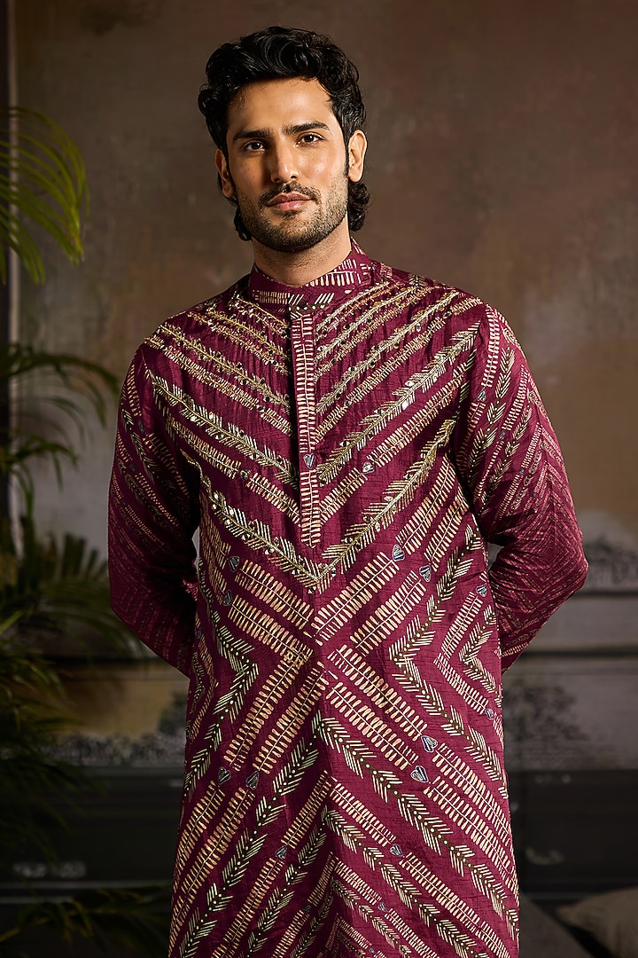 Maroon Dola Silk Chevron Printed Kurta Set by DiyaRajvvir Men at Pernia's Pop Up Shop