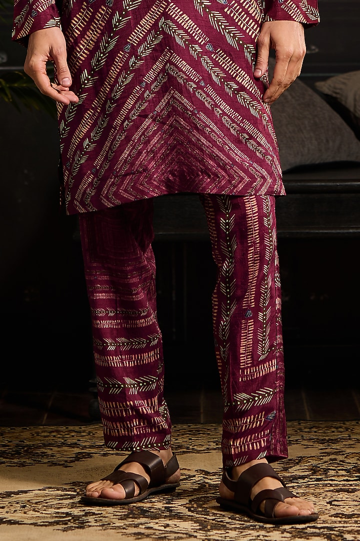Maroon Dola Silk Chevron Printed Kurta Set by DiyaRajvvir Men at Pernia's Pop Up Shop