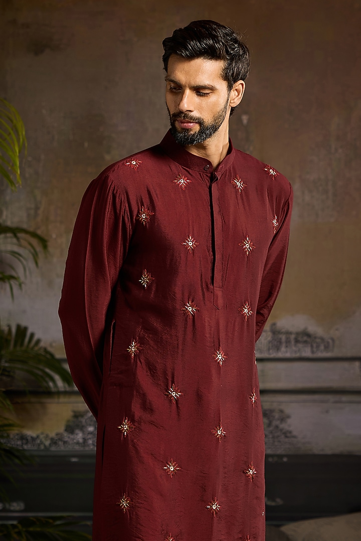 Maroon Cotton Silk Floral Boota Embroidered Kurta Set by DiyaRajvvir Men at Pernia's Pop Up Shop