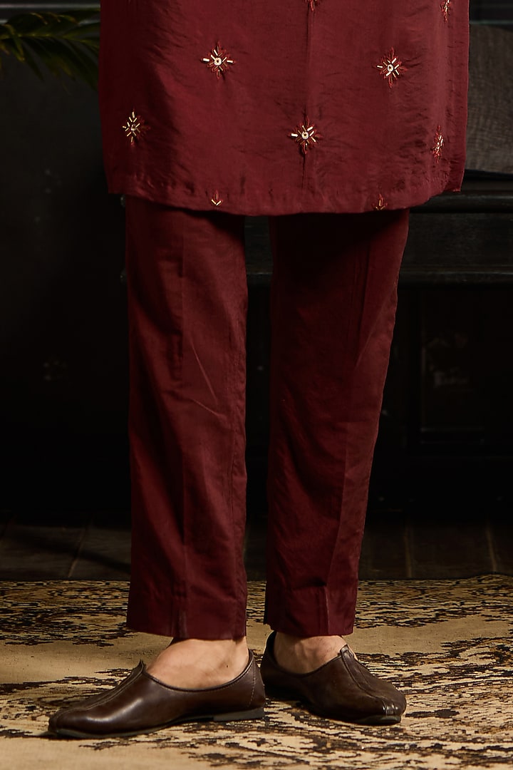 Maroon Cotton Silk Floral Boota Embroidered Kurta Set by DiyaRajvvir Men at Pernia's Pop Up Shop