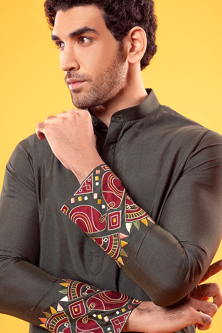 Olive Green Cotton Silk Applique Embroidered Kurta by DiyaRajvvir Men at Pernia's Pop Up Shop